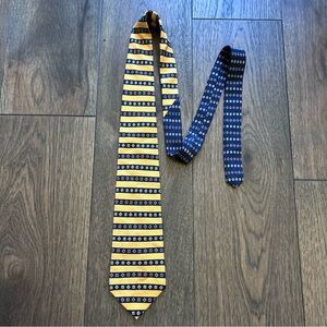 Vintage Tommy Hilfiger Yellow and Navy Patterned Tie 100% Silk